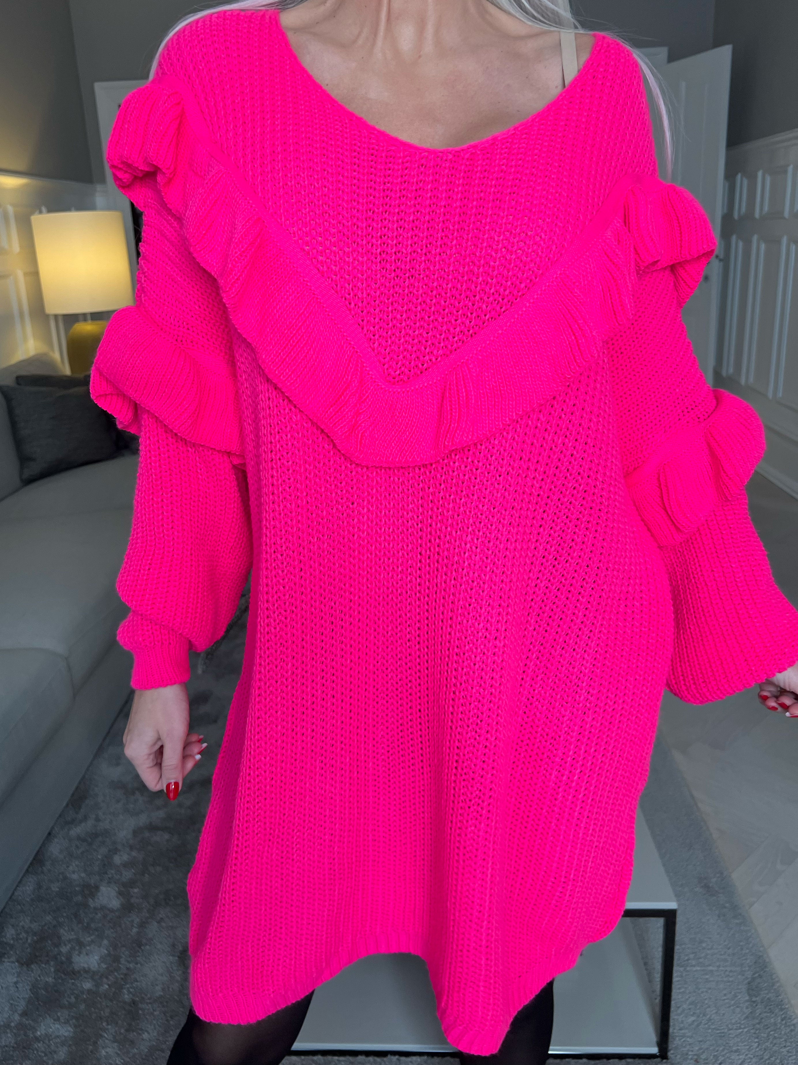 Ellis Dress - Lækker strikkjole med fine flæsedetaljer